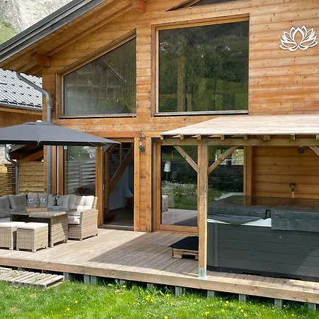 Le Lotus Blanc Chalet *